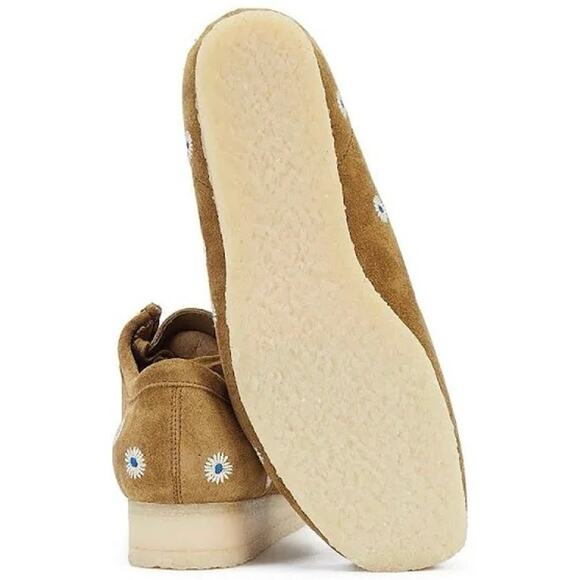 CLARKS Dark Olive Embroidered Suede Wallabees Size 11.5W New in Box MSRP $195 main image 14